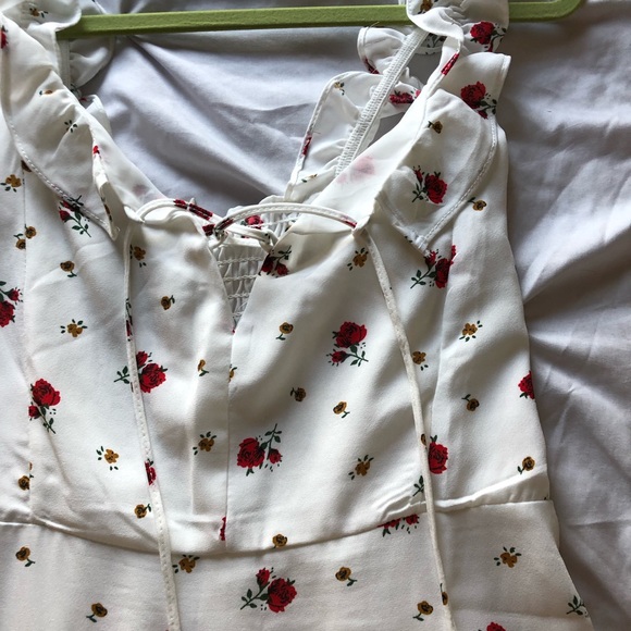 White ruffles dress - Picture 2 of 3